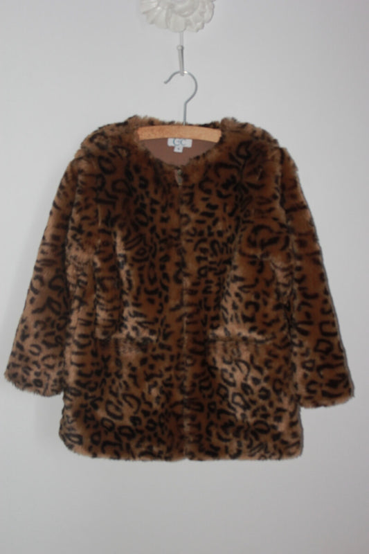 pre-owned warme fake fur jas met luipaardprint van CdeC in maat 104