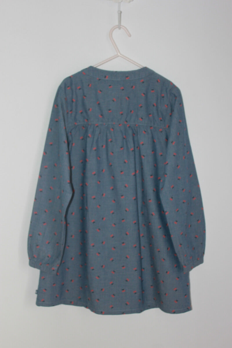 tweedehands katoenen blauwe jurk met kersjes en lange mouwen van okaidi in maat 8-9 jaar
