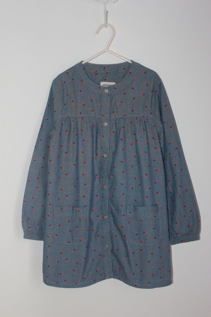 tweedehands katoenen blauwe jurk met kersjes en lange mouwen van okaidi in maat 8-9 jaar