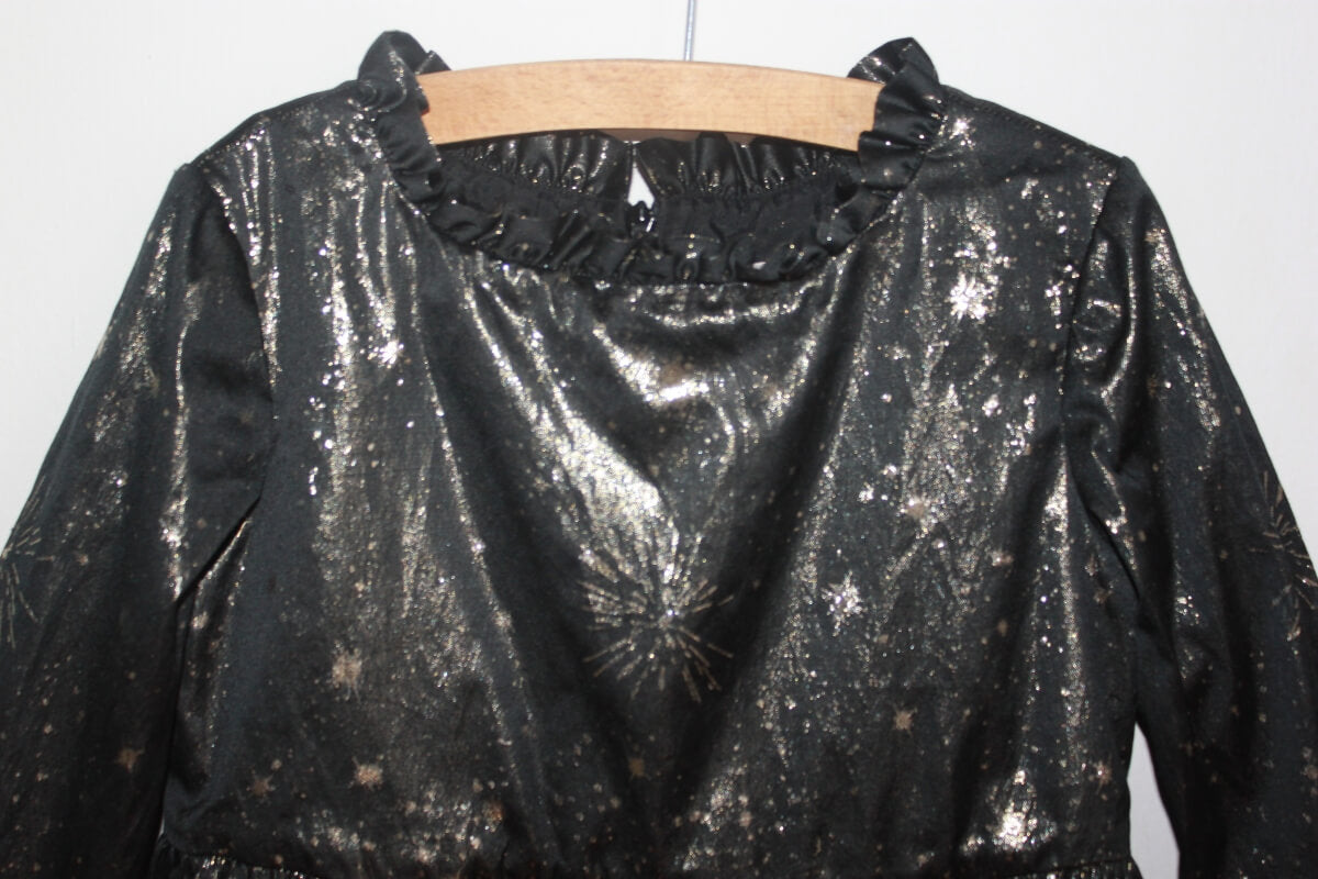 tweedehands zwart met zilveren feestelijke lange jurk (met lange mouwen) van bonpoint in maat 122-128