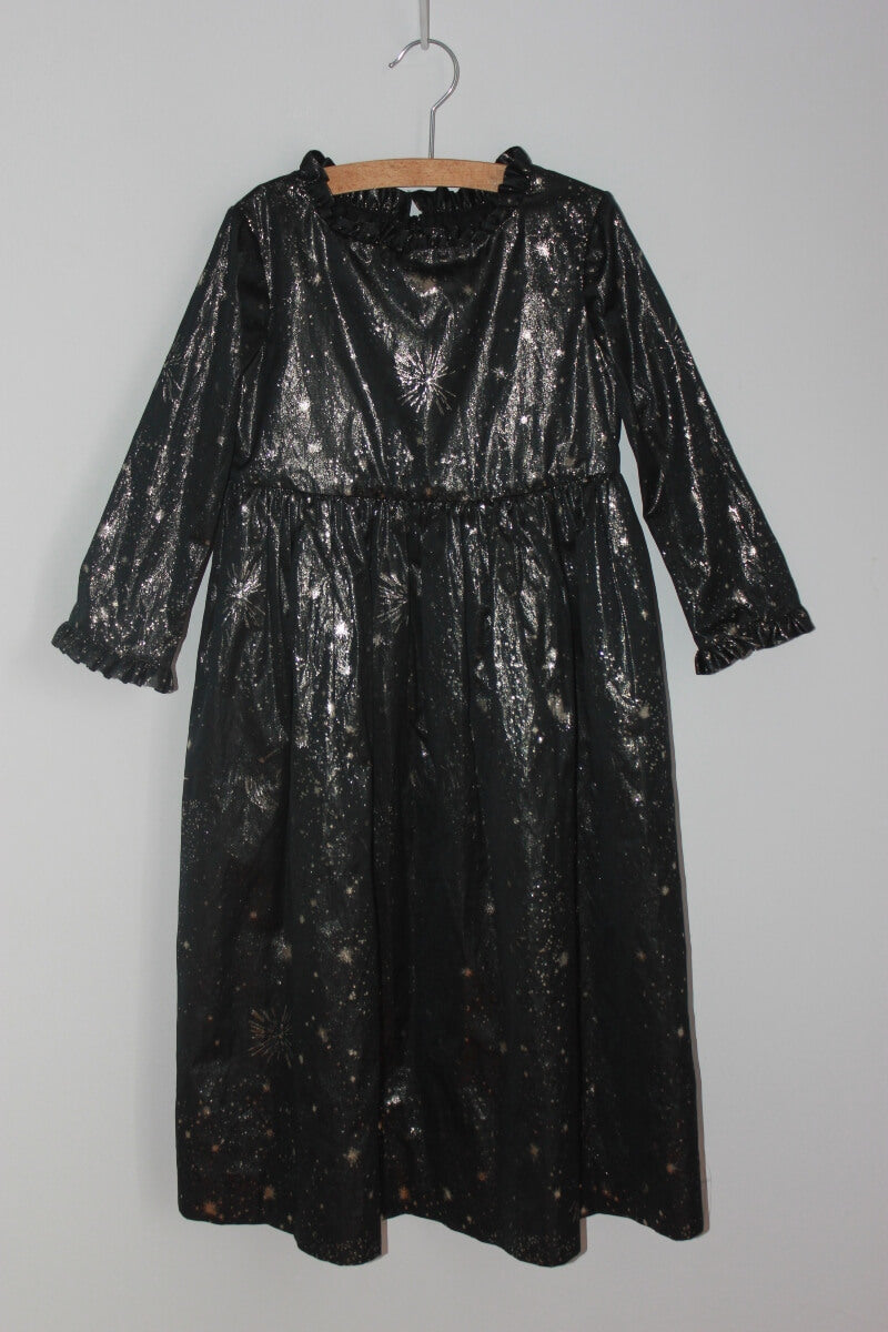 tweedehands zwart met zilveren feestelijke lange jurk (met lange mouwen) van bonpoint in maat 122-128