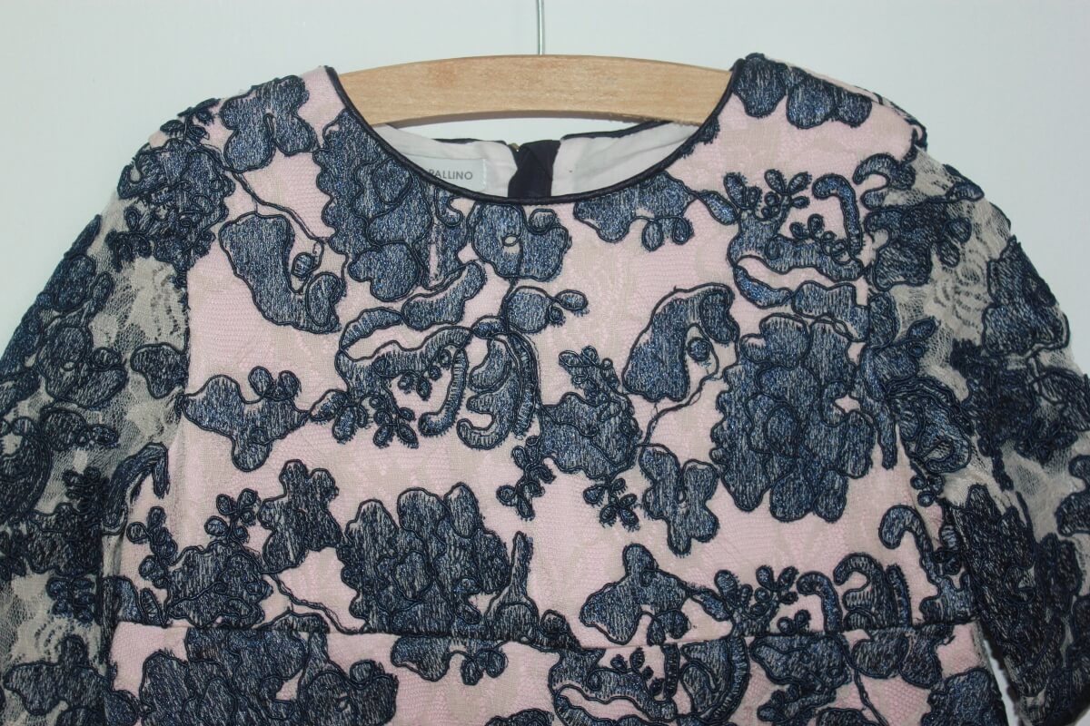 preloved donkerblauwe en creme kanten feestelijke jurk met roze voering en halve mouwen van i pinco pallino in maat 116