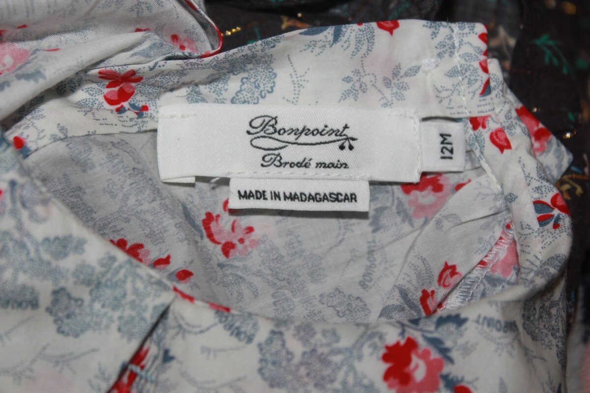 preloved katoenen rood, wit en blauwe gesmokte liberty blouse met lange mouwen van bonpoint, maat 68-74 voor een baby meisje