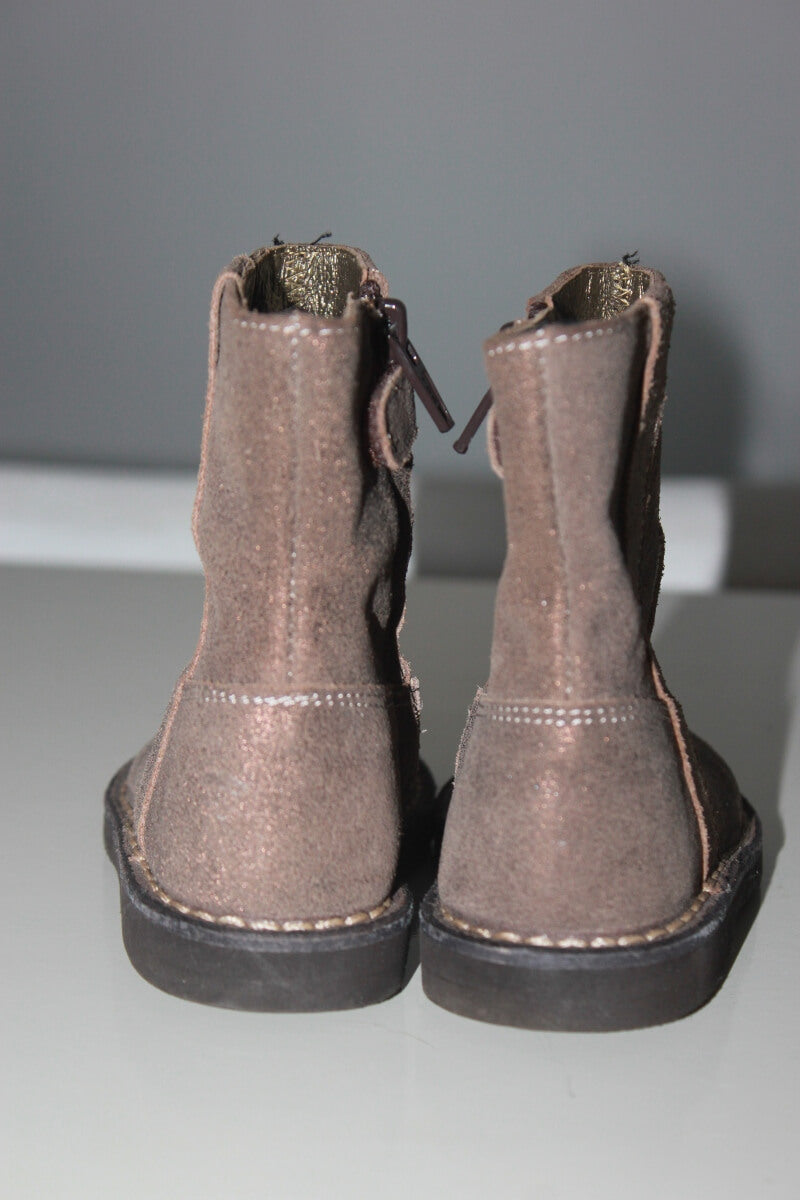 preloved leren korte laarzen van bonpoint in maat 22 voor een meisje. Beige met een roze gloed en hele subtiele glitter