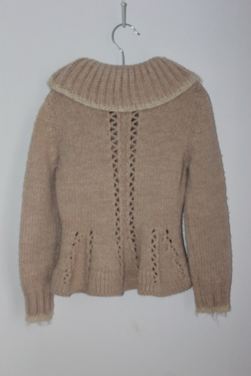 preloved beige winterse trui, met grote kraag, van essentiel antwerp in maat 116 voor een meisje