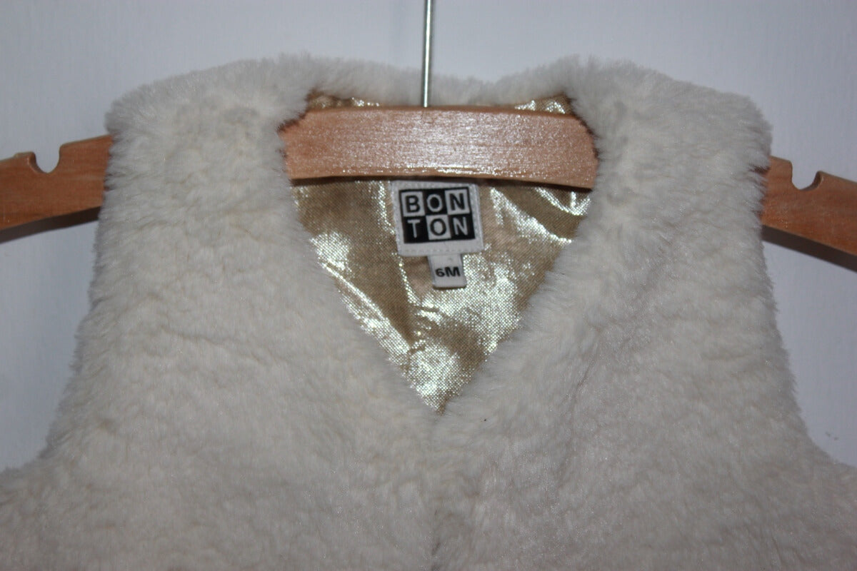 tweedehands ecru fake fur mouwloos vest van bonton in maat 68 voor een baby meisje