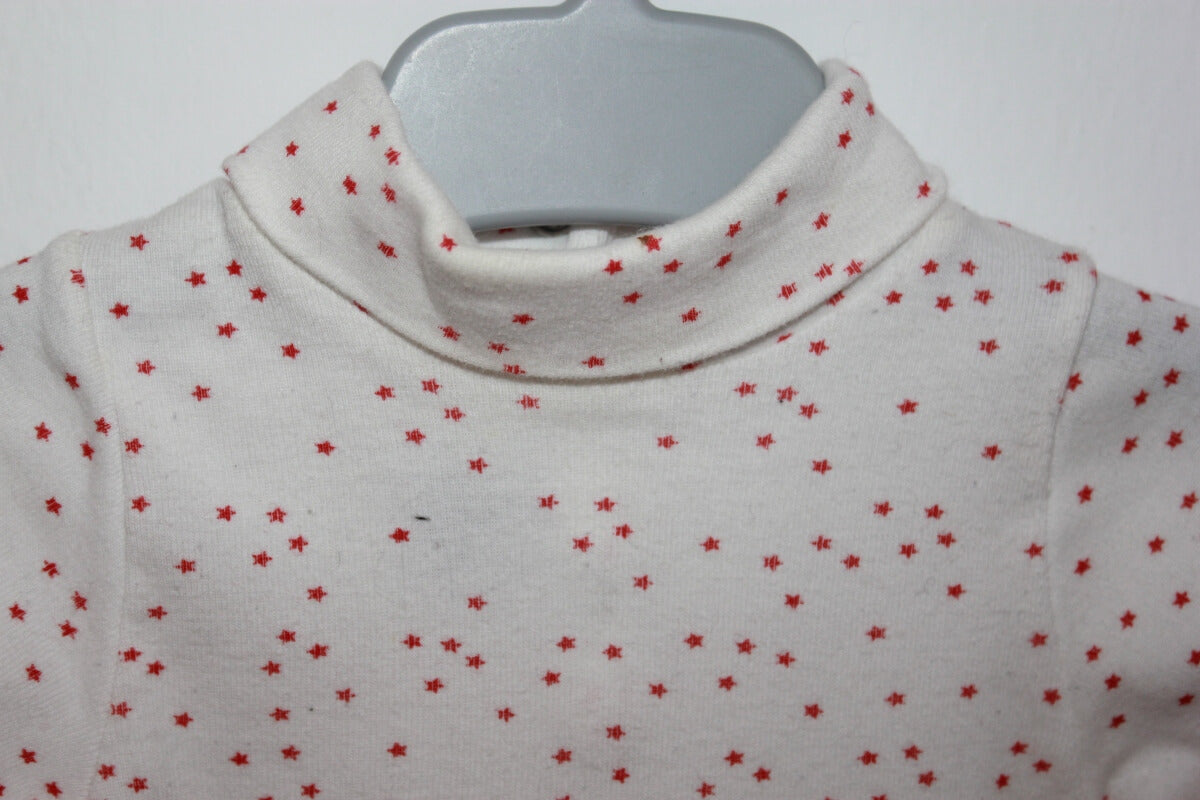 tweedehands katoenen unisex witte romper met col - rode sterretjes en lange mouwen  maat 62 van Petit Bateau