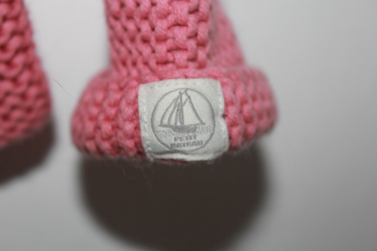 tweedehands koraalroze vest van petit bateau in maat 62 voor een baby meisje. 55% wol en 45% katoen