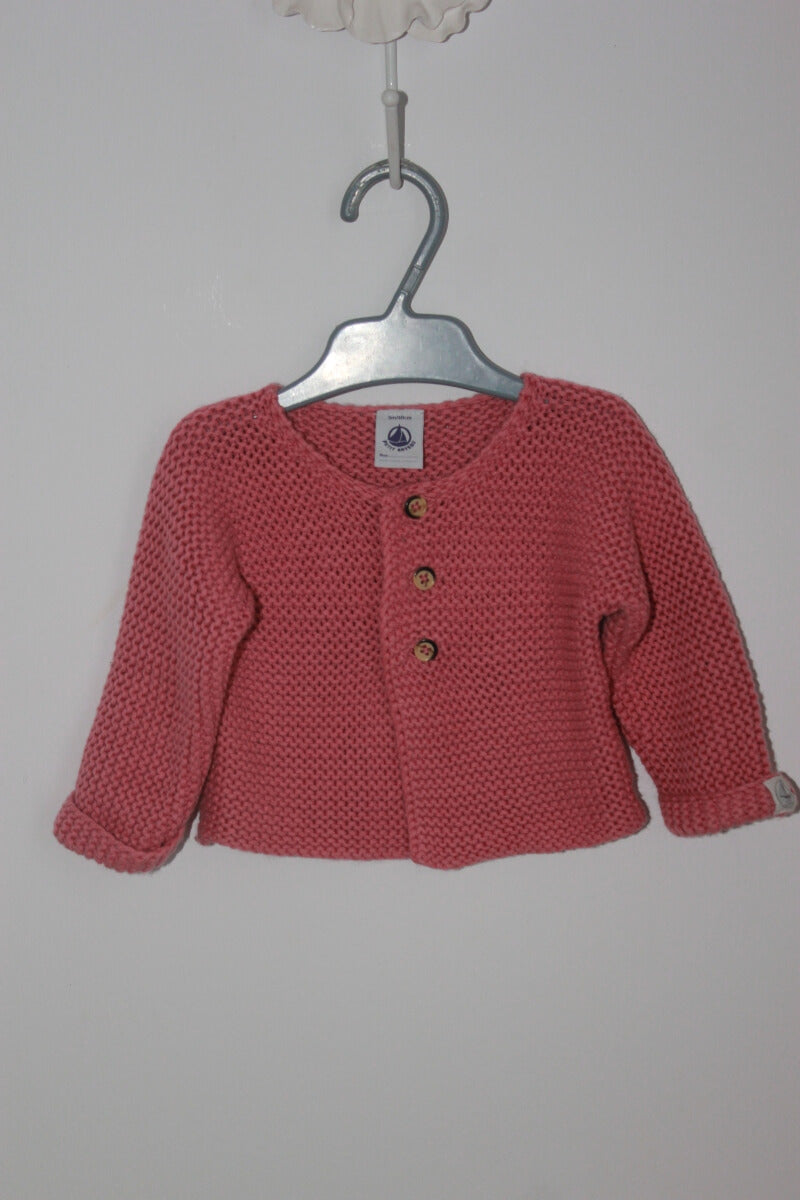 tweedehands koraalroze vest van petit bateau in maat 62 voor een baby meisje. 55% wol en 45% katoen