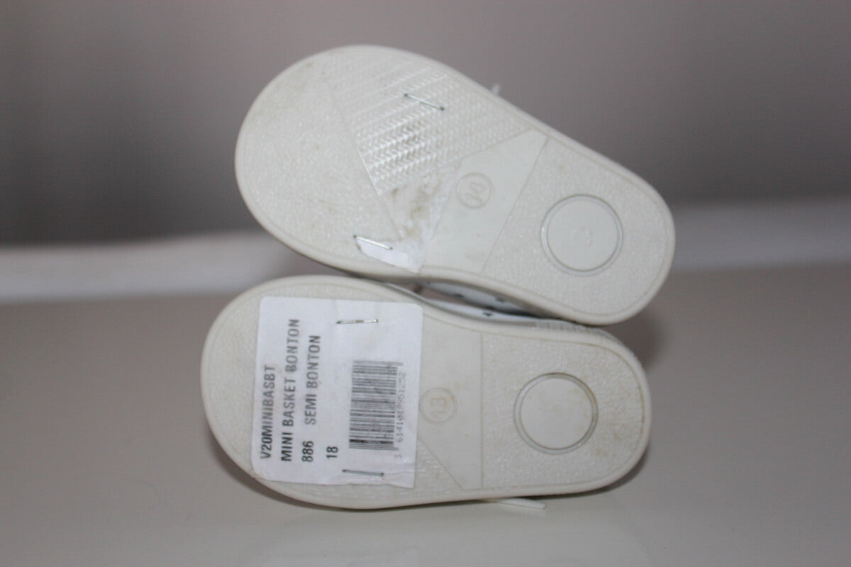 preloved unisex witte leren schoenen met zwarte sterren en bruine accenten van bonton in maat 18