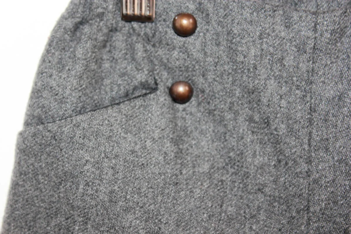 tweedehands donkergrijze winterse korte broek van jacadi in maat 80 voor een baby meisje