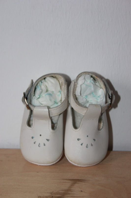 tweedehands creme leren schoenen maat 18 babybotte