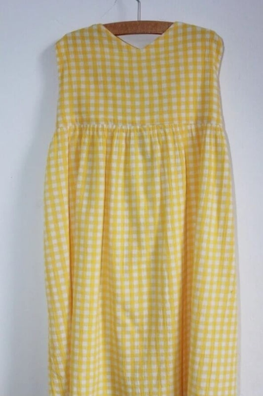 tweedehands-geel-wit-geruite-zomerse-mouwloze-jurk-maat-134-meisje-gocco