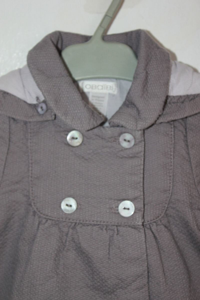 tweedehands katoenen taupe jasje met capuchon in maat 62 voor een baby meisje van Obaibi