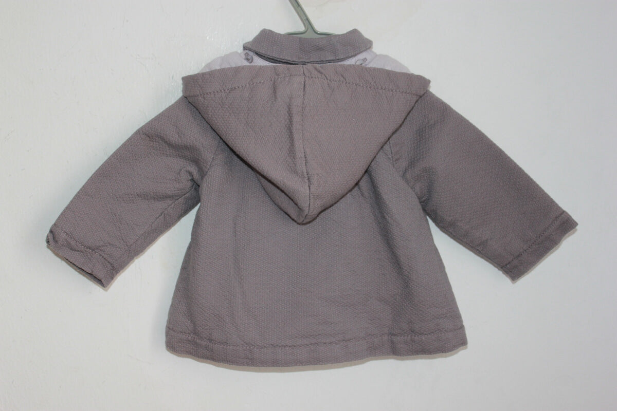 tweedehands katoenen taupe jasje met capuchon in maat 62 voor een baby meisje van Obaibi