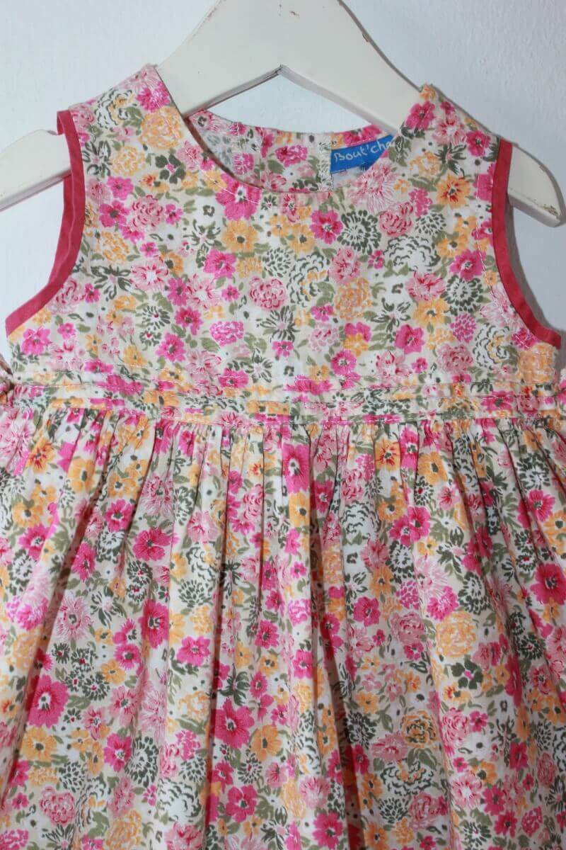 tweedehands-gebloemde-zomerse-mouwloze-jurk-maat-68-baby-meisje-boutchou