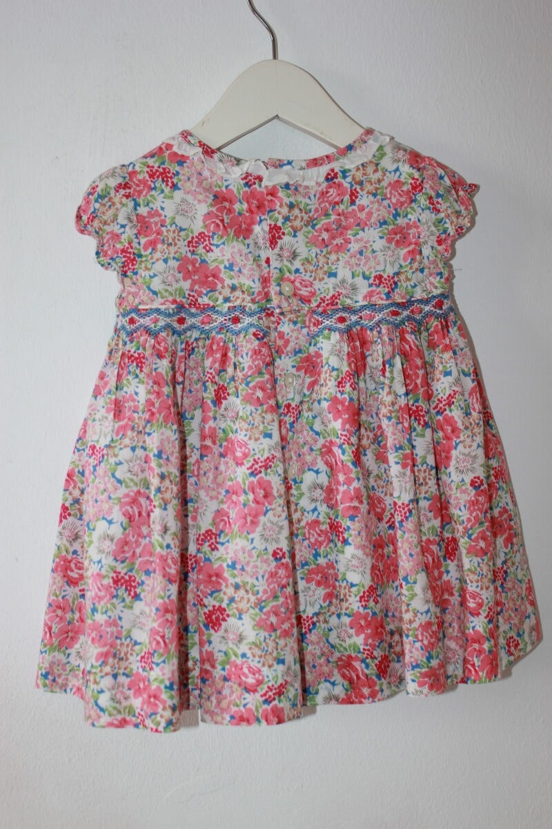 tweedehands-gebloemde-gesmokte-jurk-multicolour-korte-mouwen-maat-68-baby-meisje-tizzas