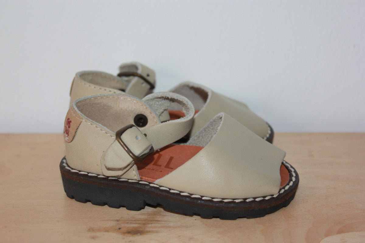 beige-leren-sandalen-menorquinas-maat-18-baby-castell