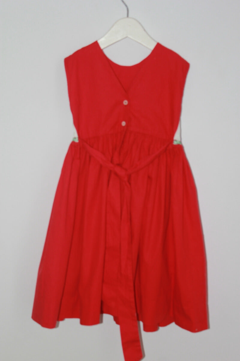 tweedehands zomerse rode mouwloze gesmokte jurk met kersen in maat 92 van acanthe