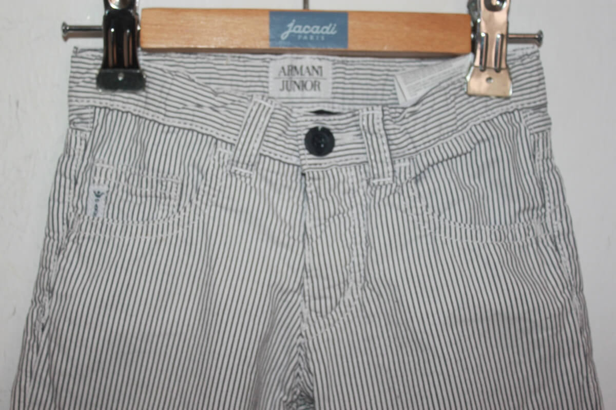 tweedehands unisex katoenen zomerse donkerblauw met wit gestreepte lange broek in maat 92 van armani