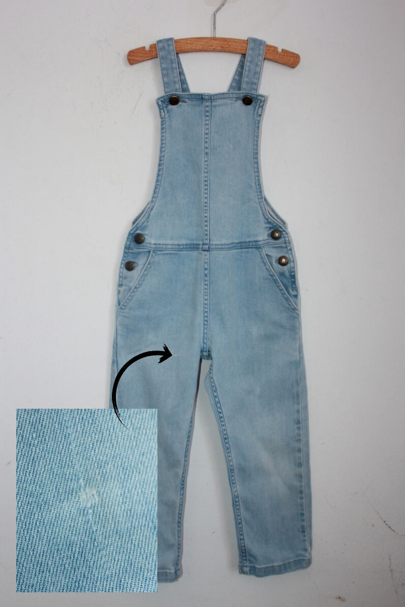 tweedehands denim salopette of tuinbroek in maat 110 voor een meisje van bonton