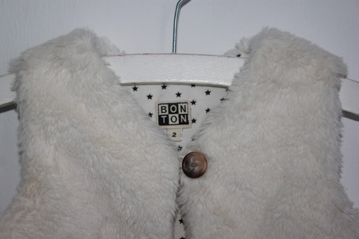 tweedehands ecru fake fur mouwloos vest van bonton in maat 86 voor een meisje
