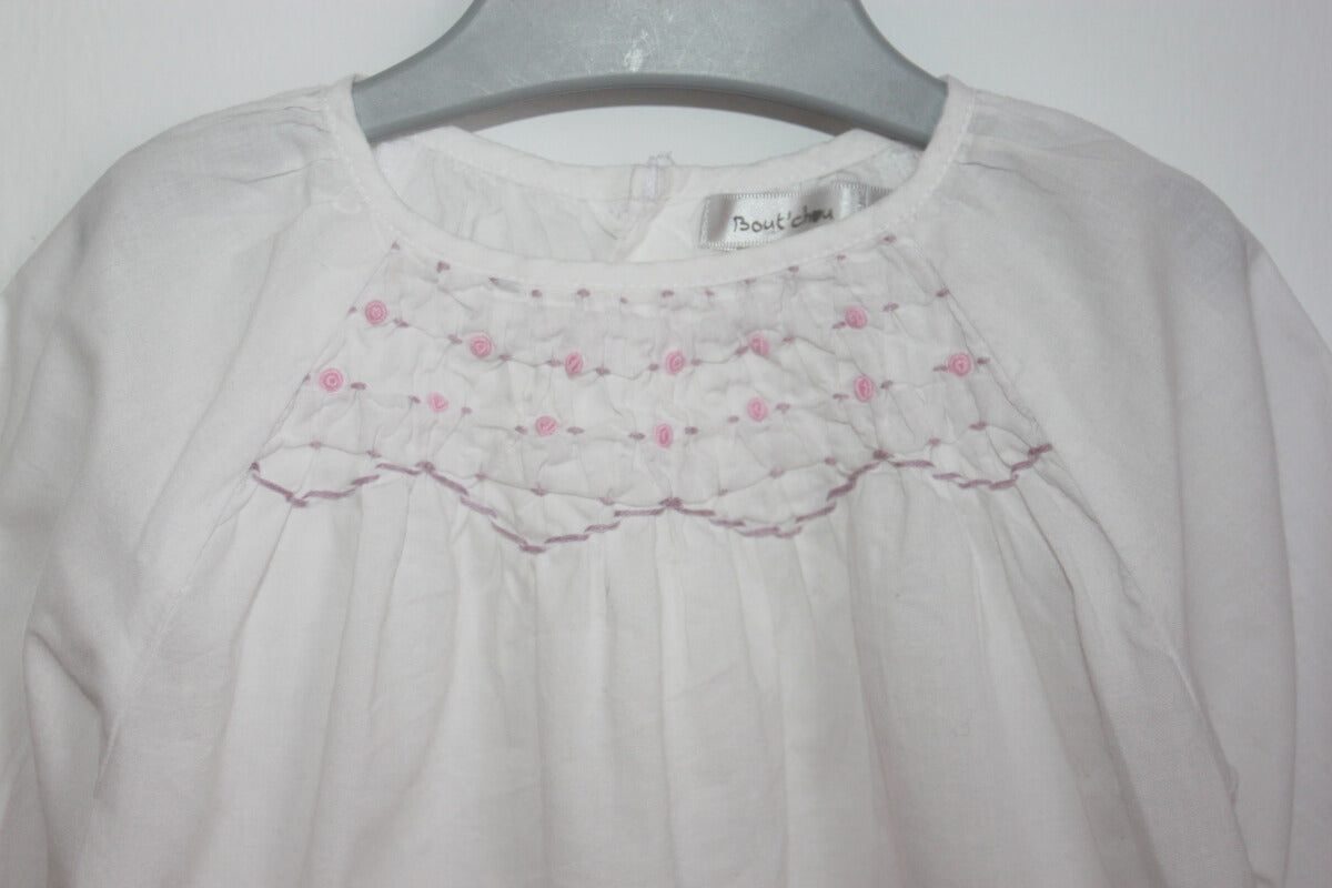 tweedehands katoenen wit en roze gesmockte blouse met lange mouwen in maat 74 van bout´chou