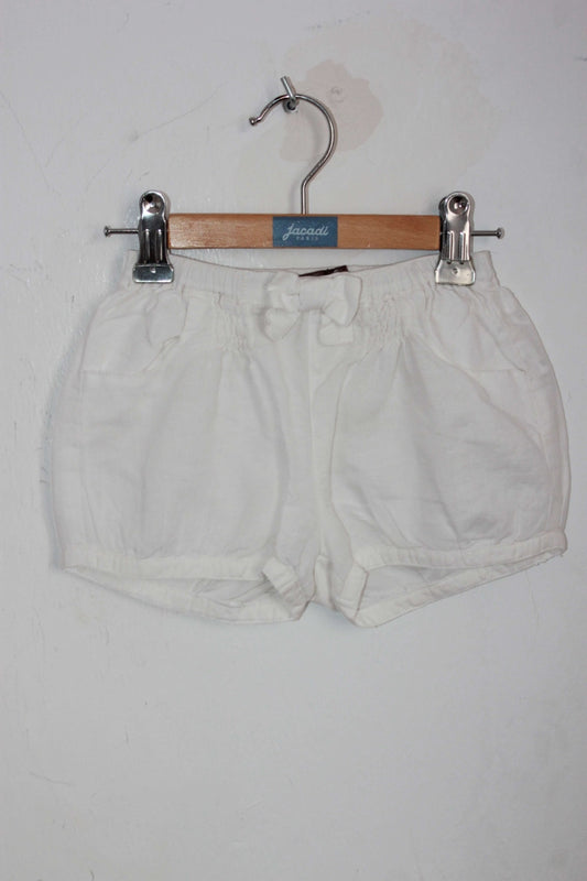 tweedehands zomerse witte korte broek  in maat 86 voor een baby meisje van bout´chou