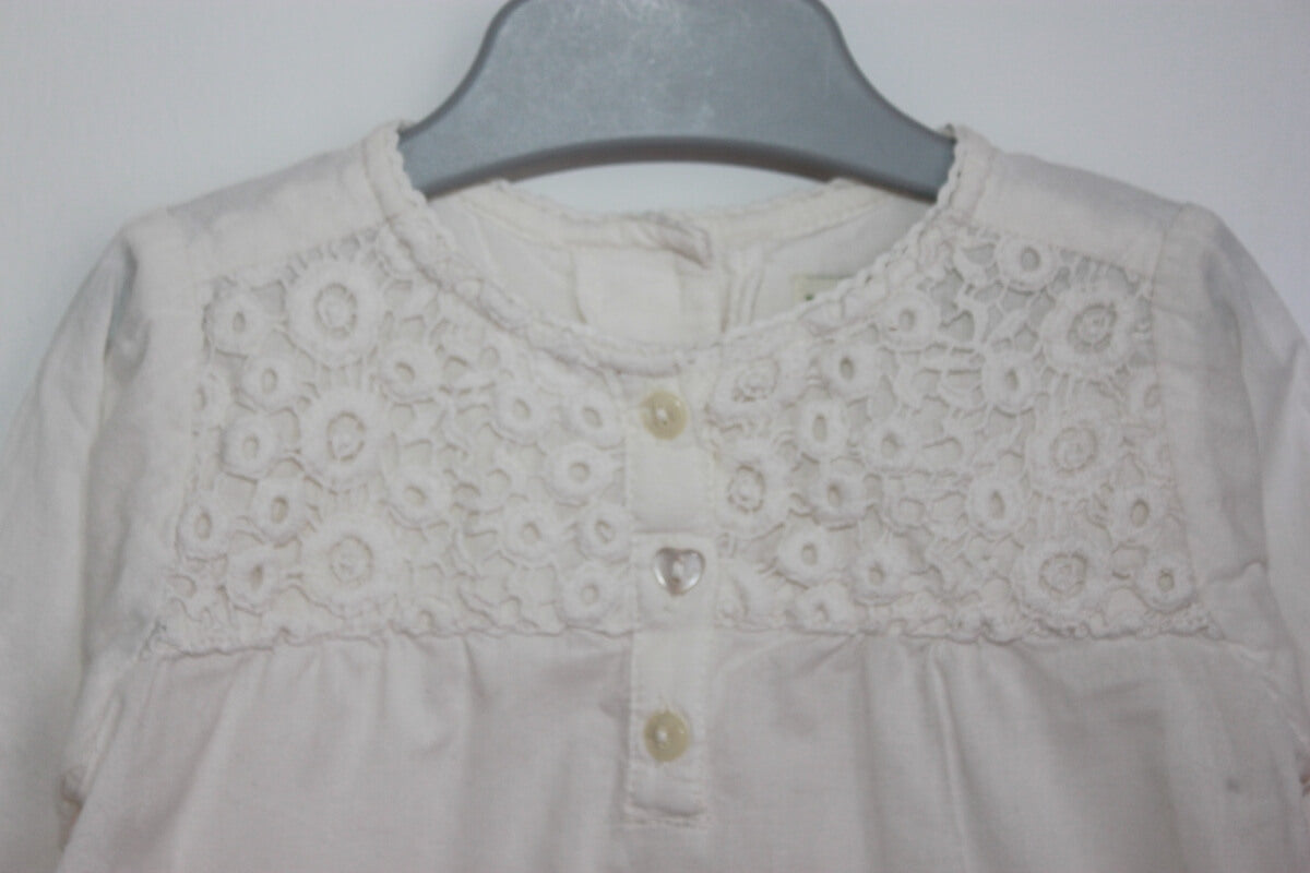 tweedehands katoenen creme blouse met lange mouwen van canada house in maat 68 voor een baby meisje