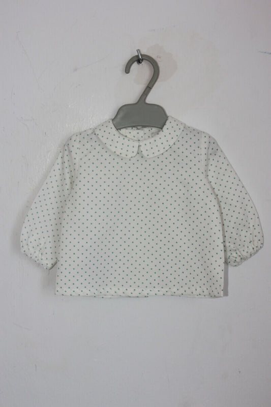 tweedehands creme blouse met groene sterretjes en lange mouwen in maat 62 voor een baby meisje van cotton candle