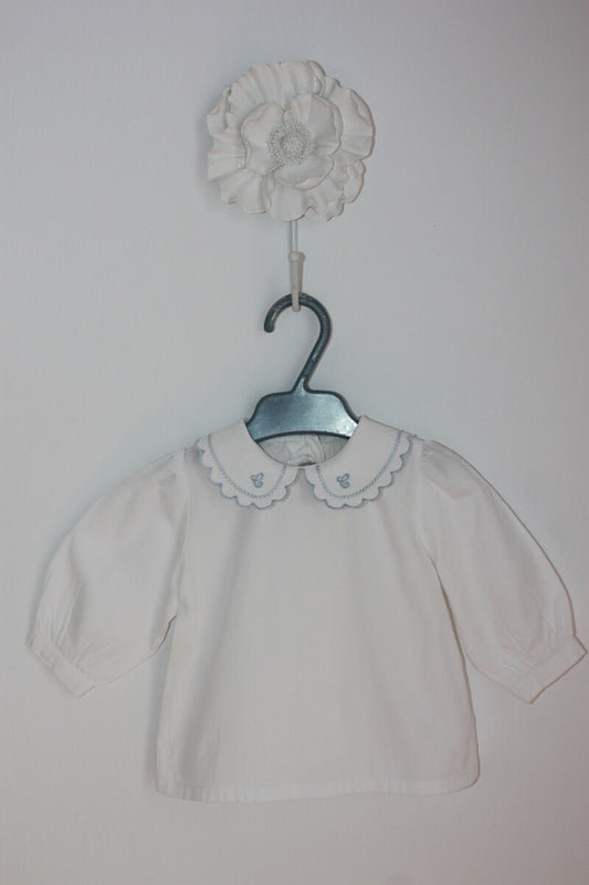 preloved katoenen witte blouse met lange mouwen van cyrillus in maat 68 voor een baby meisje 