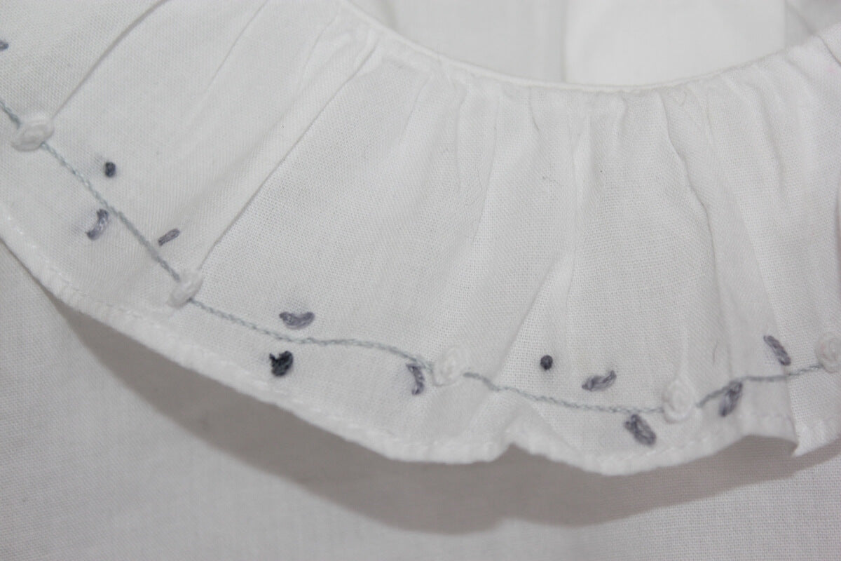 tweedehands katoenen witte blouse met lange mouwen en volantkraag in maat 74 voor een baby meisje cyrillus