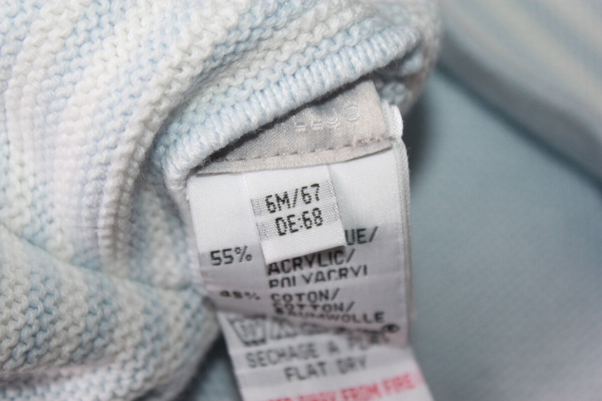 tweedehands unisex lichtblauw en wit gestreepte gebreide jas met capuchon in maat 68 van cyrillus