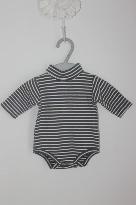 tweedehands unisex katoenen grijs wit gestreepte romper  met lange mouwen en col in maat 50 van do l´enfant