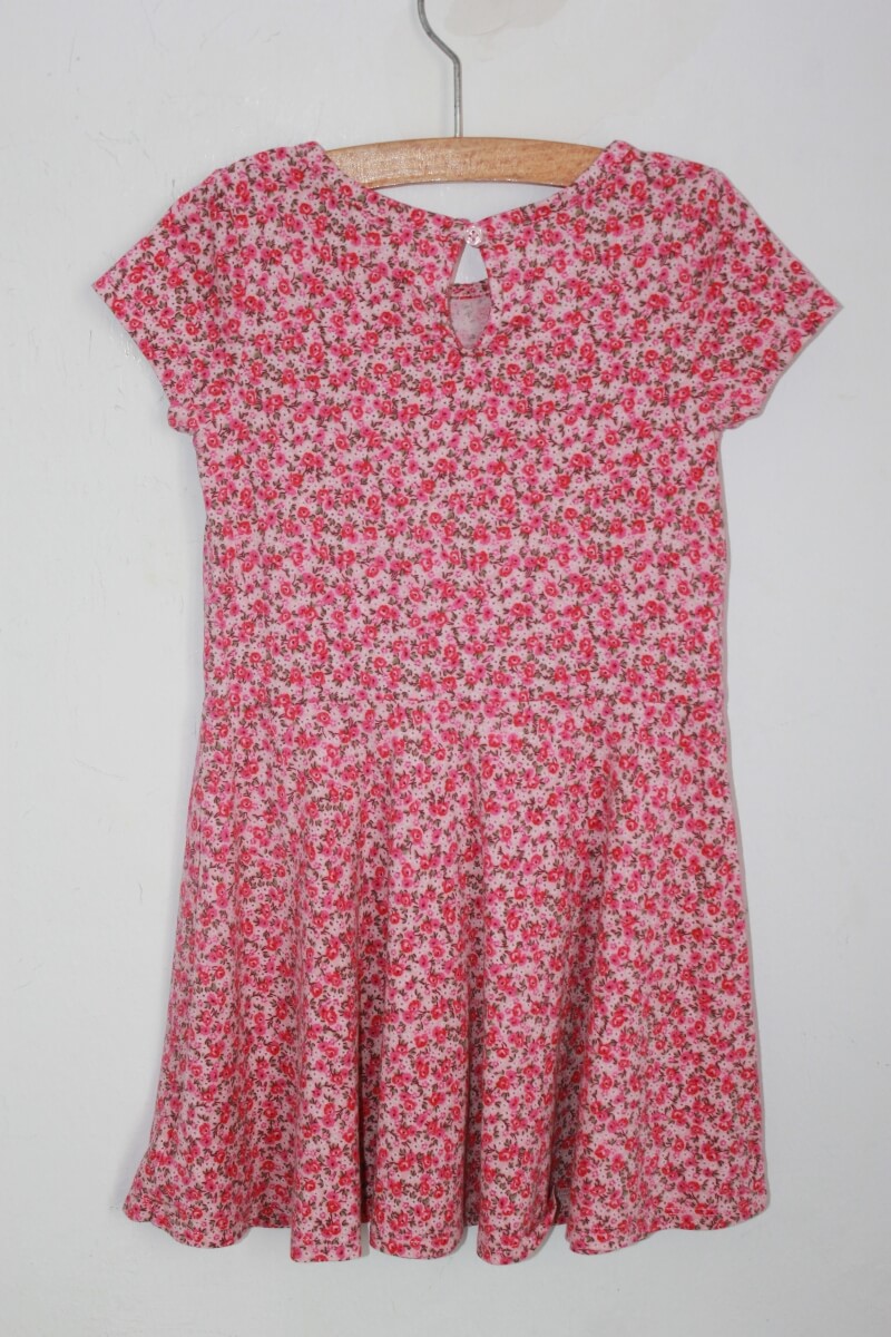 tweedehands katoenen zomerse roze gebloemde jurk met korte mouwen van gap in maat 104