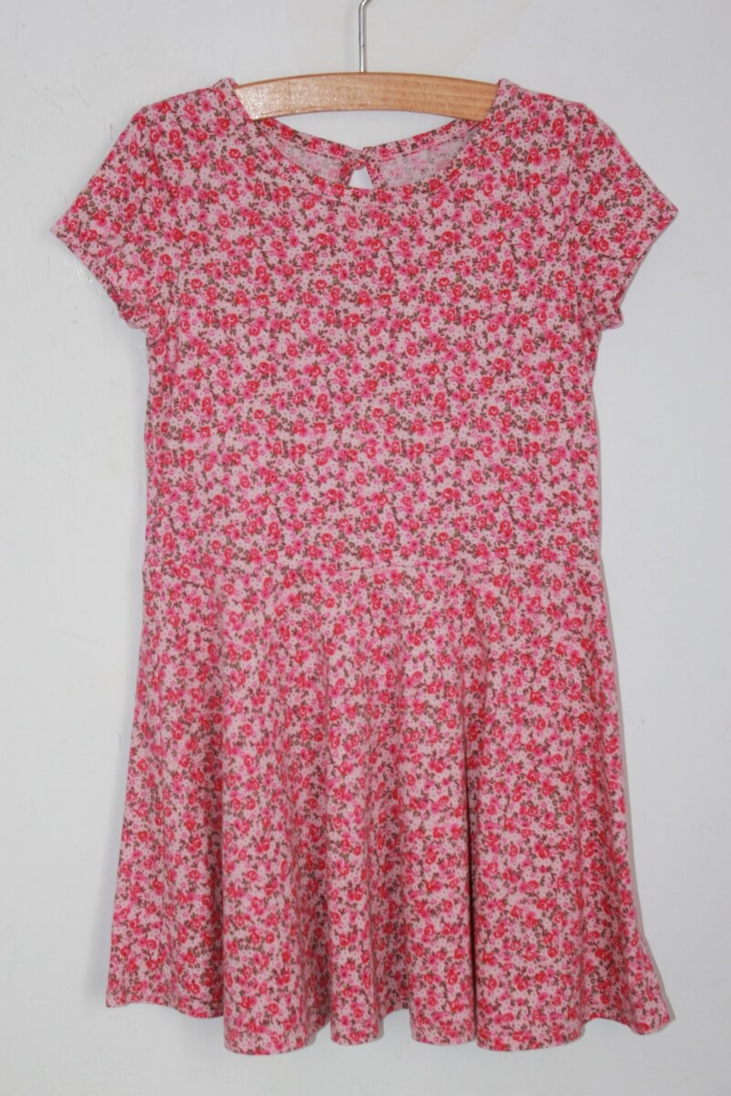 tweedehands katoenen zomerse roze gebloemde jurk met korte mouwen van gap in maat 104