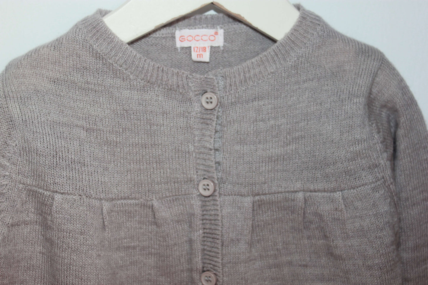 tweedehands beige gocco vest in maat 80 voor een baby meisje