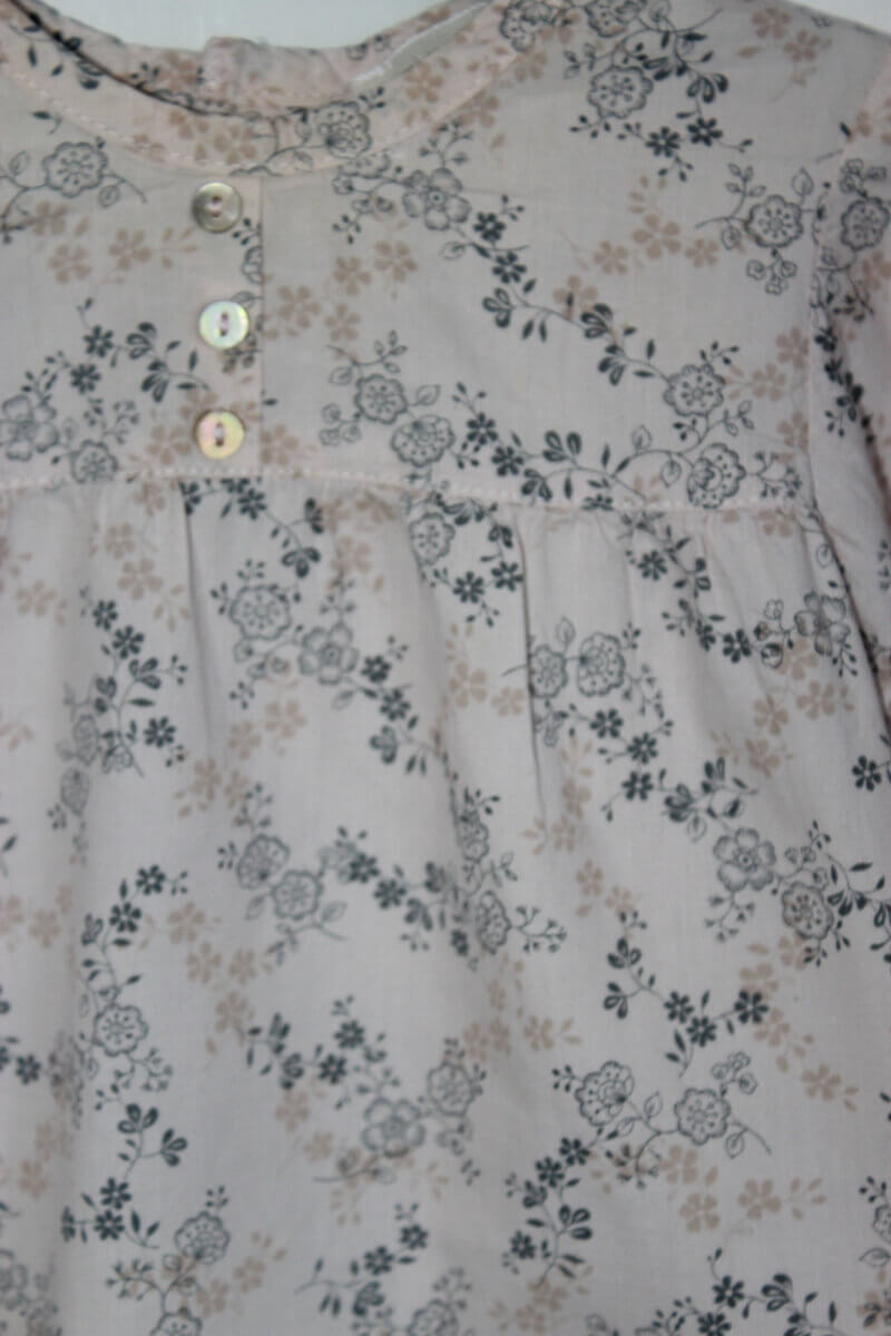 tweedehands roze en grijs gebloemde blouse met lange mouwen in maat 68 van grain de ble