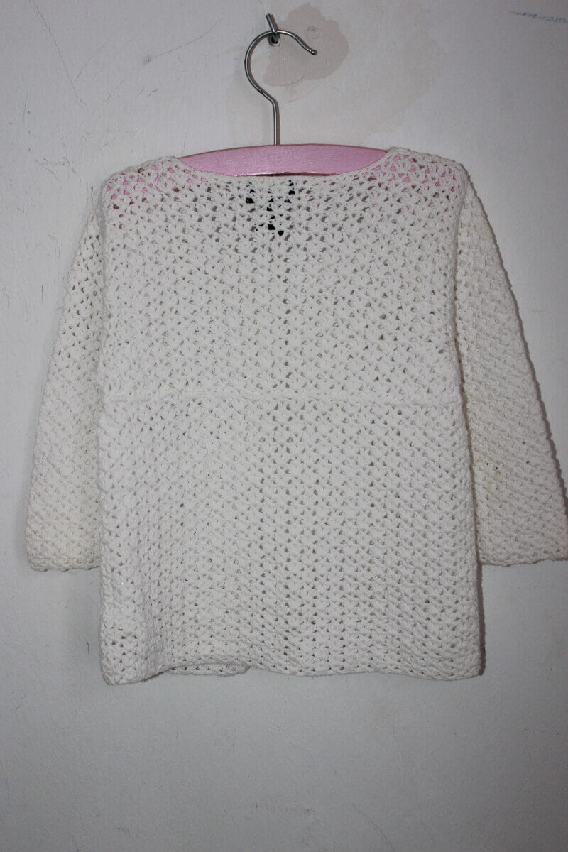 tweedehands zomers katoenen wit ajour vest  in maat 110 voor een meisje van H&M