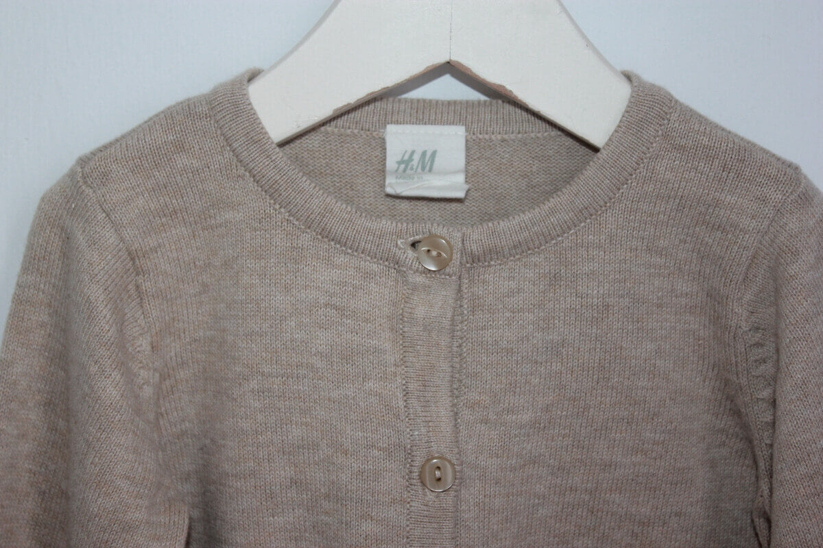 tweedehands katoenen beige vestje in maat 74 voor een baby meisje van H&M