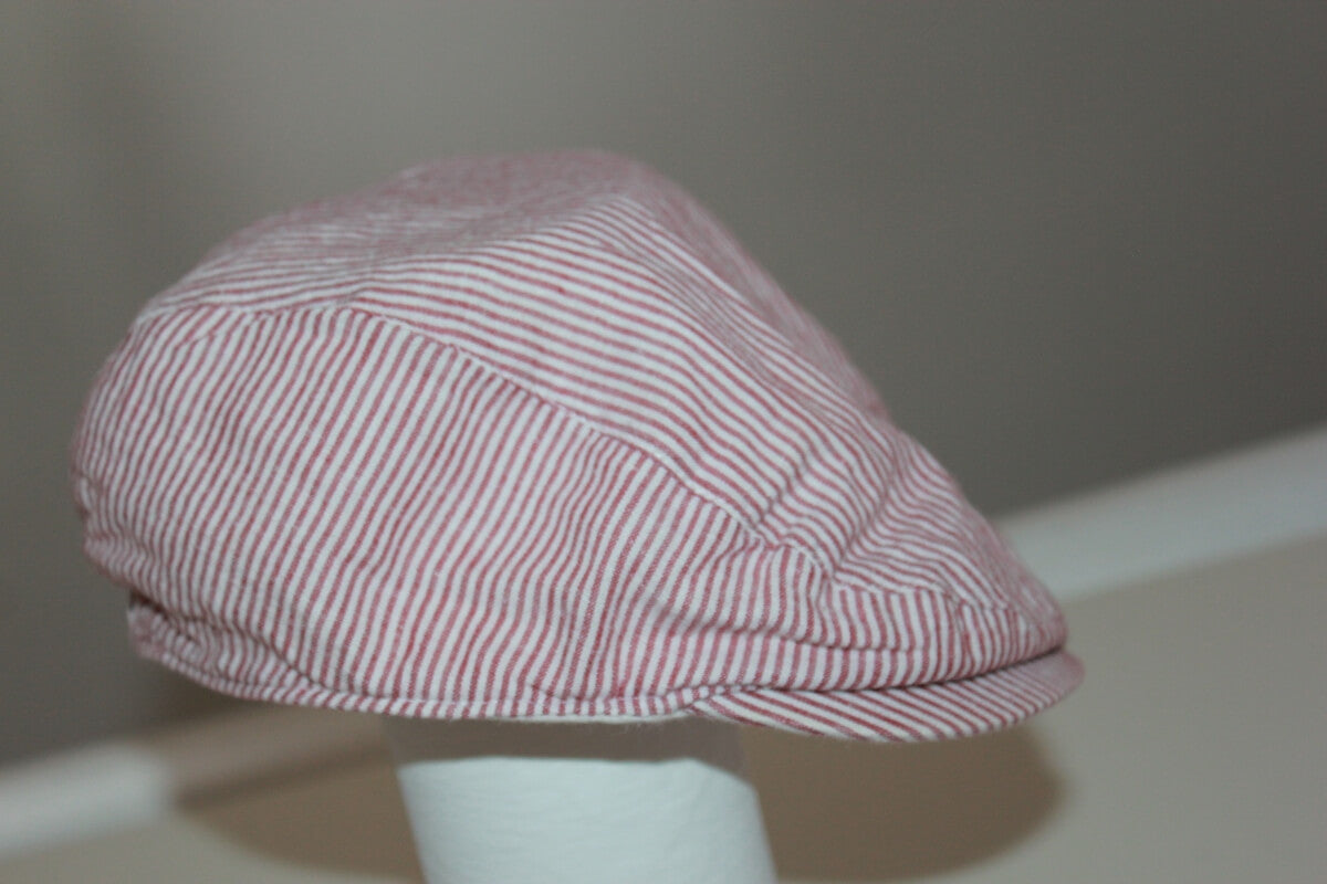 tweedehands unisex mauve met wit gestreepte katoenen pet van kiabi in maat 80