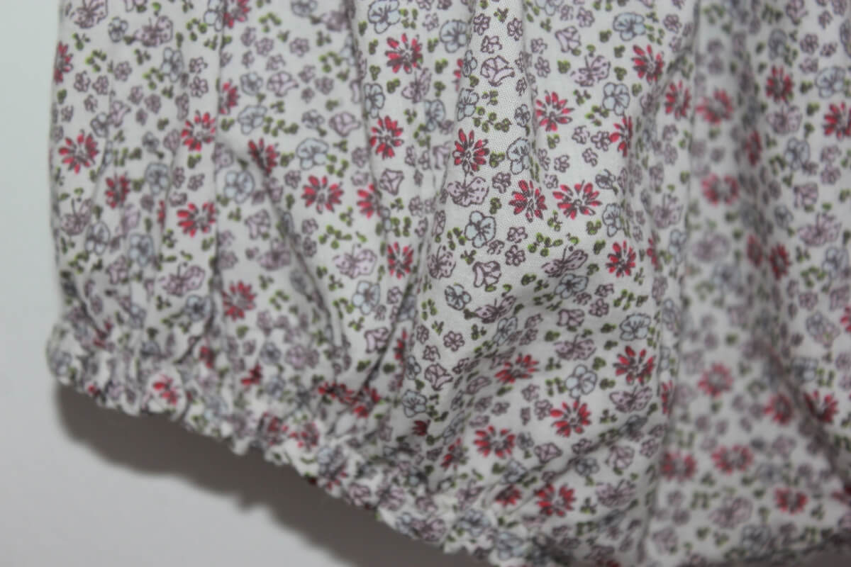 preloved zomerse gebloemde korte broek in multicolour maat 74 voor een baby meisje van Dpam