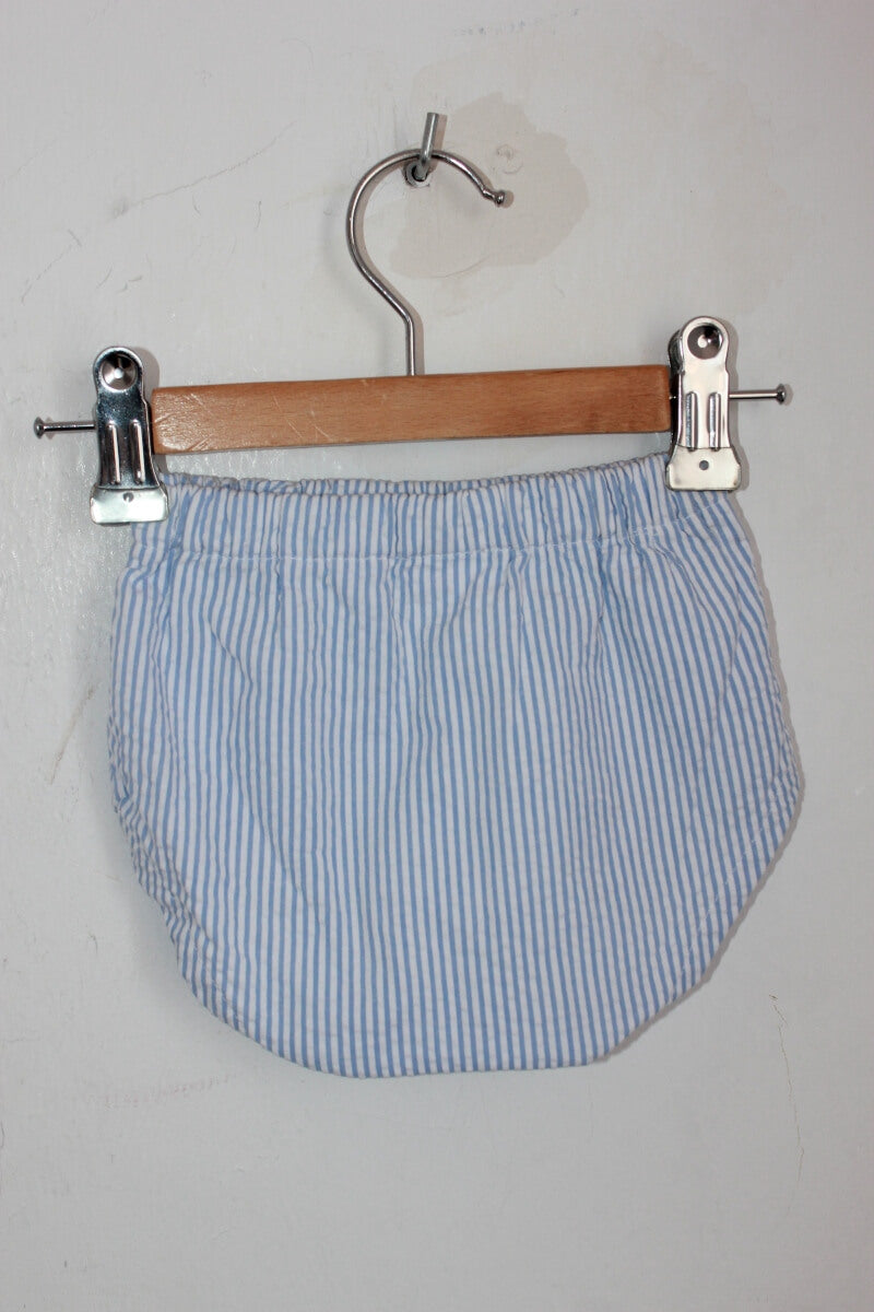 tweedehands unisex zomerse blauw met wit gestreepte korte broek in maat 68