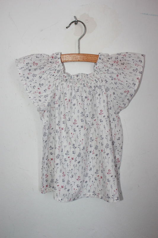 tweedehands katoenen zomerse gebloemde blouse in multicolour met korte volantmouwen in maat 116 van louis et victorie