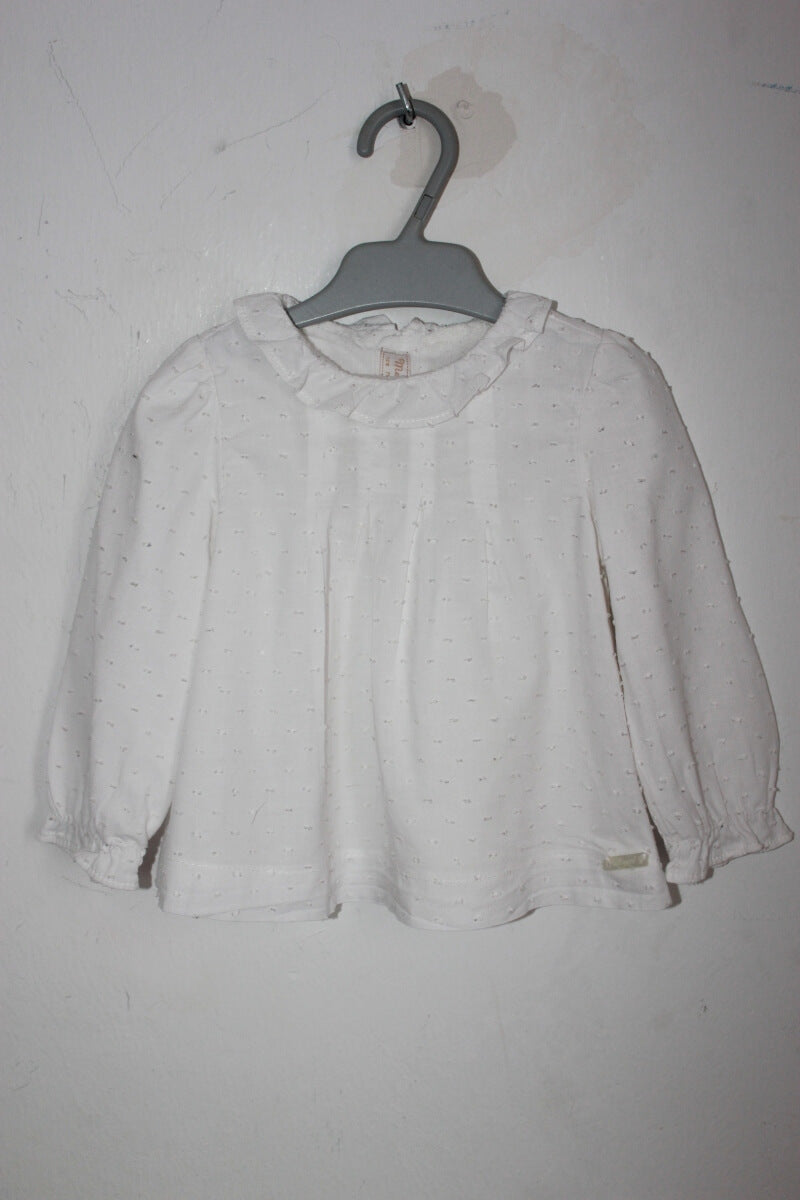 tweedehands witte blouse met lange mouwen en volantkraagje in maat 74 voor aan baby meisje van mayoral