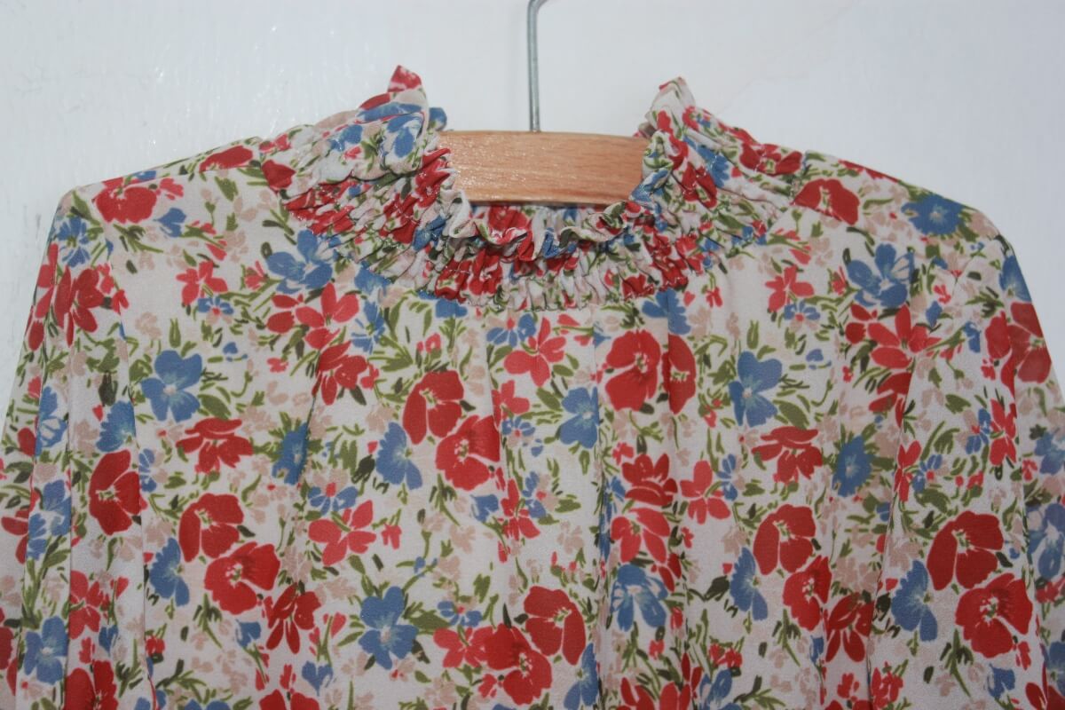 tweedehands gebloemde blouse in multicolour met lange mouwen, maat 116 voor een meisje van mini mignon