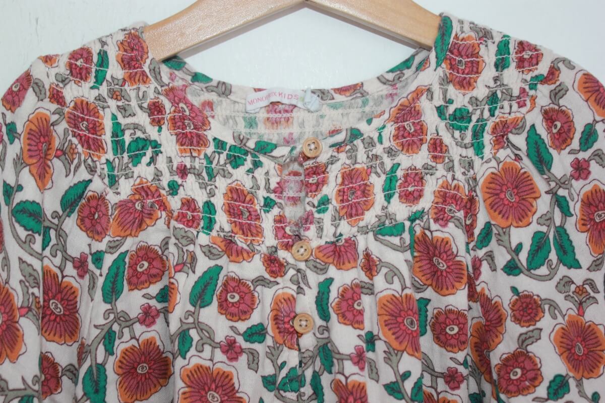 tweedehands katoenen gebloemde blouse met korte mouwen in maat 128 voor een meisje van monoprix