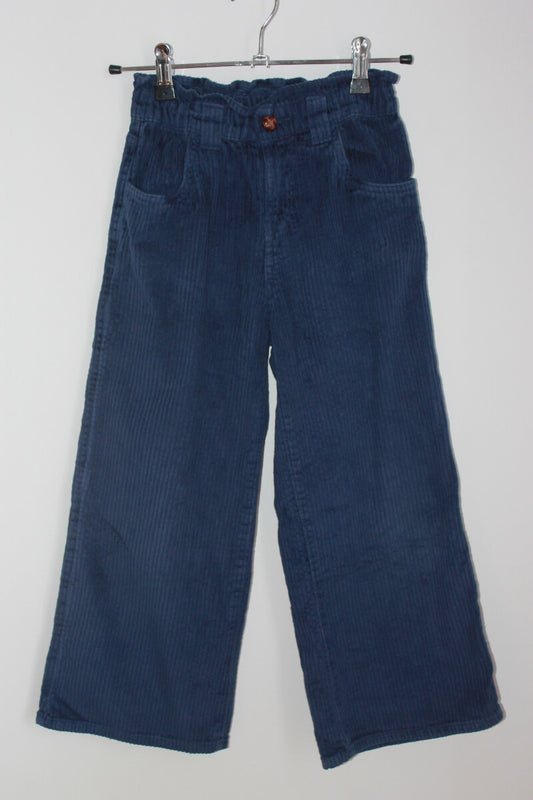tweedehands blauwe lange ribfluwelen broek in maat 122-128 van monoprix voor een meisje