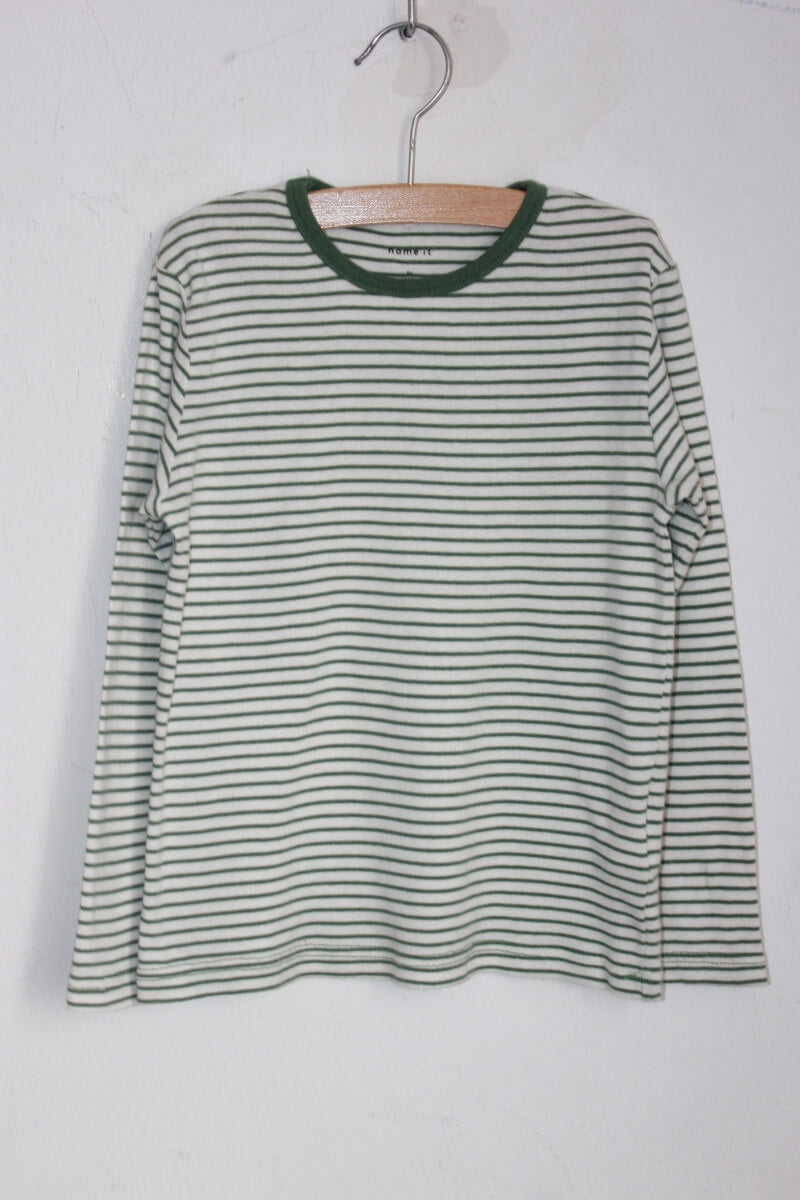 tweedehands unisex katoenen creme met groen gestreepte longsleeve in maat 116 van name it