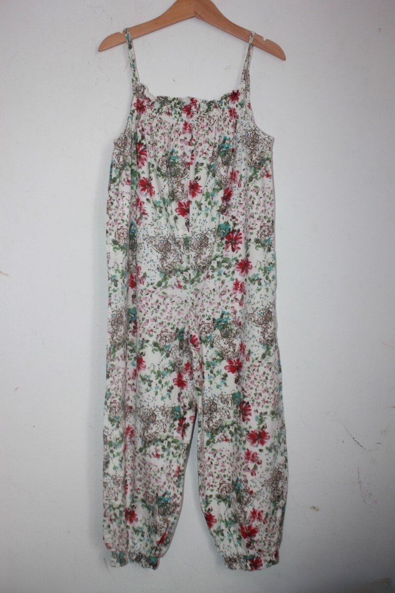 tweedehands gebloemde zomerse jumpsuit in multicolour, maat 104 voor een meisje van neck & neck